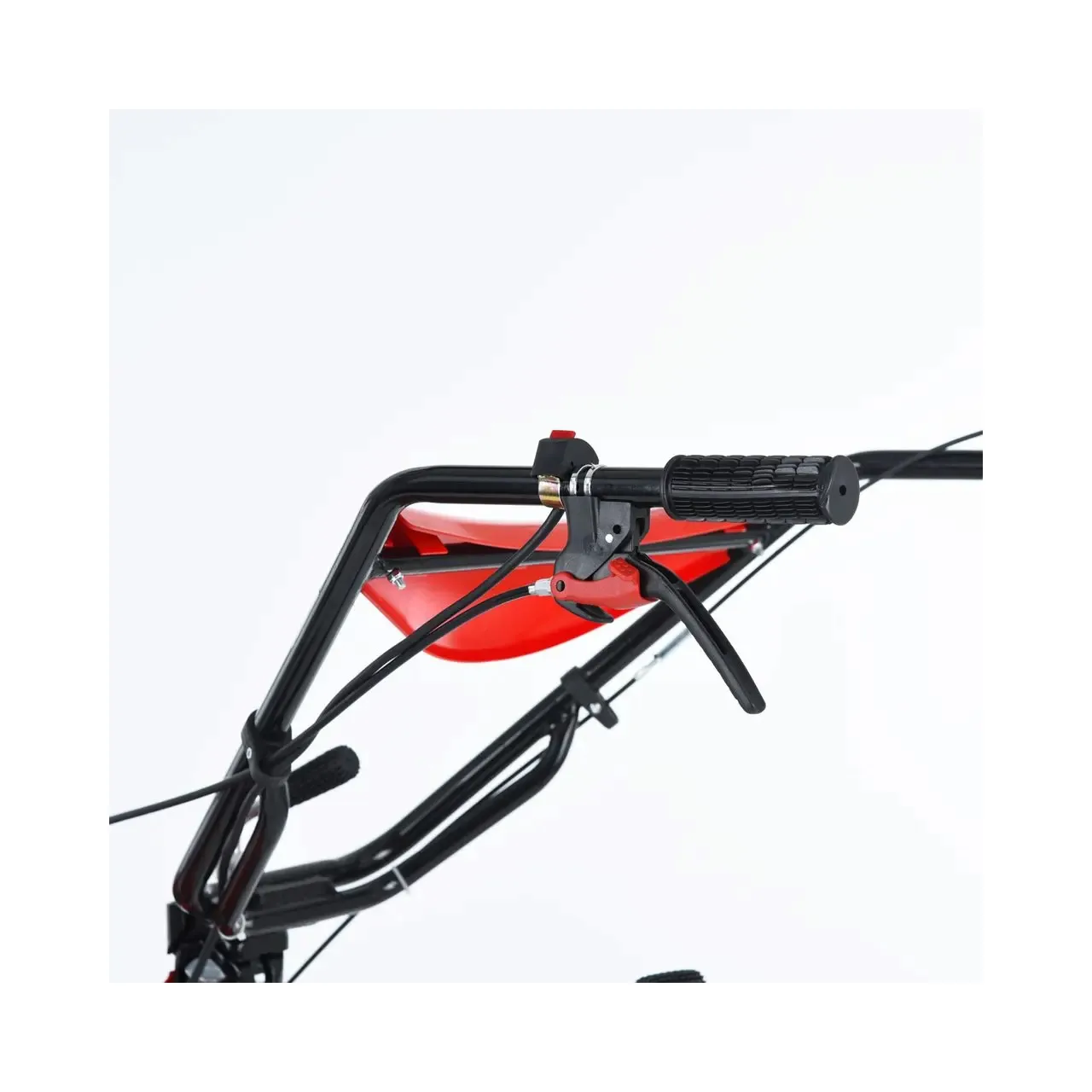 Motosapa HECHT 7100, motor 4 timpi, capacitate cilindrica 208 CC, 7 CP, latime de lucru 104 cm, 3 viteze 9