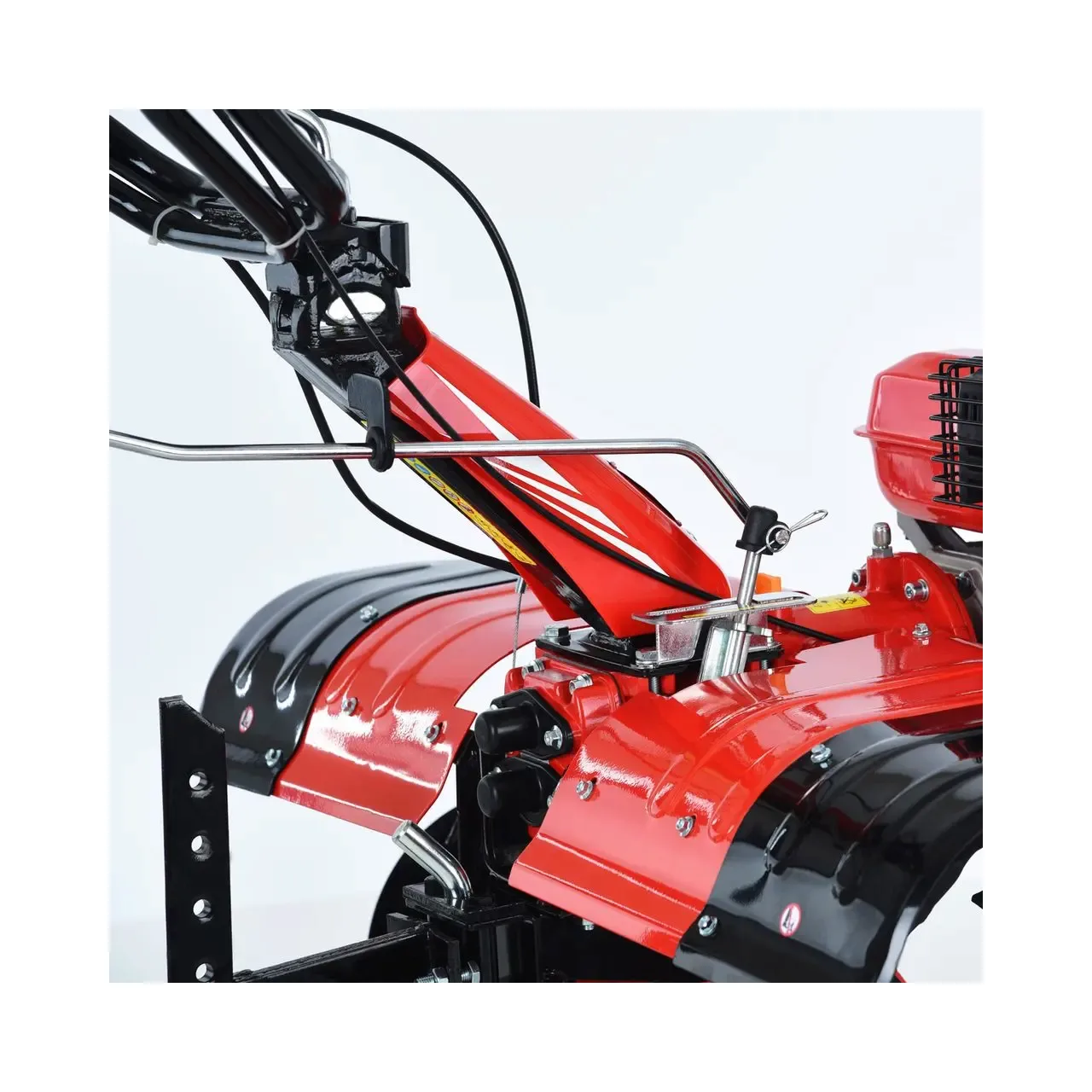 Motosapa HECHT 7100, motor 4 timpi, capacitate cilindrica 208 CC, 7 CP, latime de lucru 104 cm, 3 viteze 12