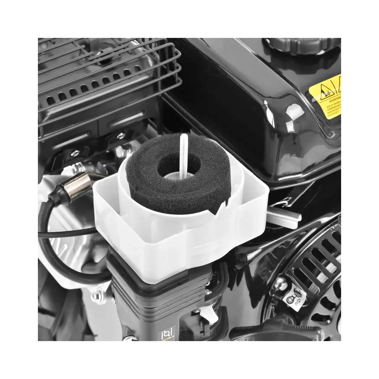 Motosapa HECHT 750, motor 4 timpi, capacitate cilindrica 196 CC. 2 kW, 6.5 CP, latime de lucru 50 cm 6