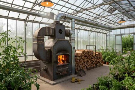 Ghid complet despre încălzirea serelor pe parcursul sezonului rece: cum asiguri cultivarea optimă a legumelor