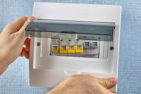 Tipuri de siguranțe electrice - Cum să-ți pui instalația la adăpost de riscuri