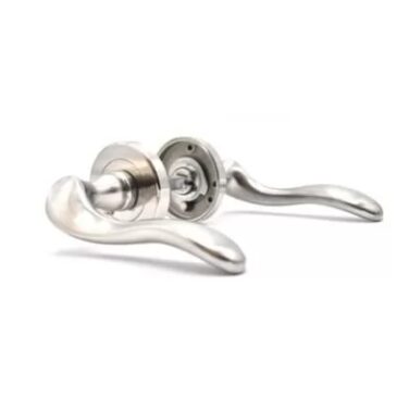 Set manere cu arc pentru usi de interior din lemn VENETIA fara rozete inferioare finisaj nichelat satinat Yale 35-ZR-A055-NE-22-01